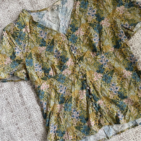 Les Serein Stitch Fix Floral Top - Picture 3 of 7